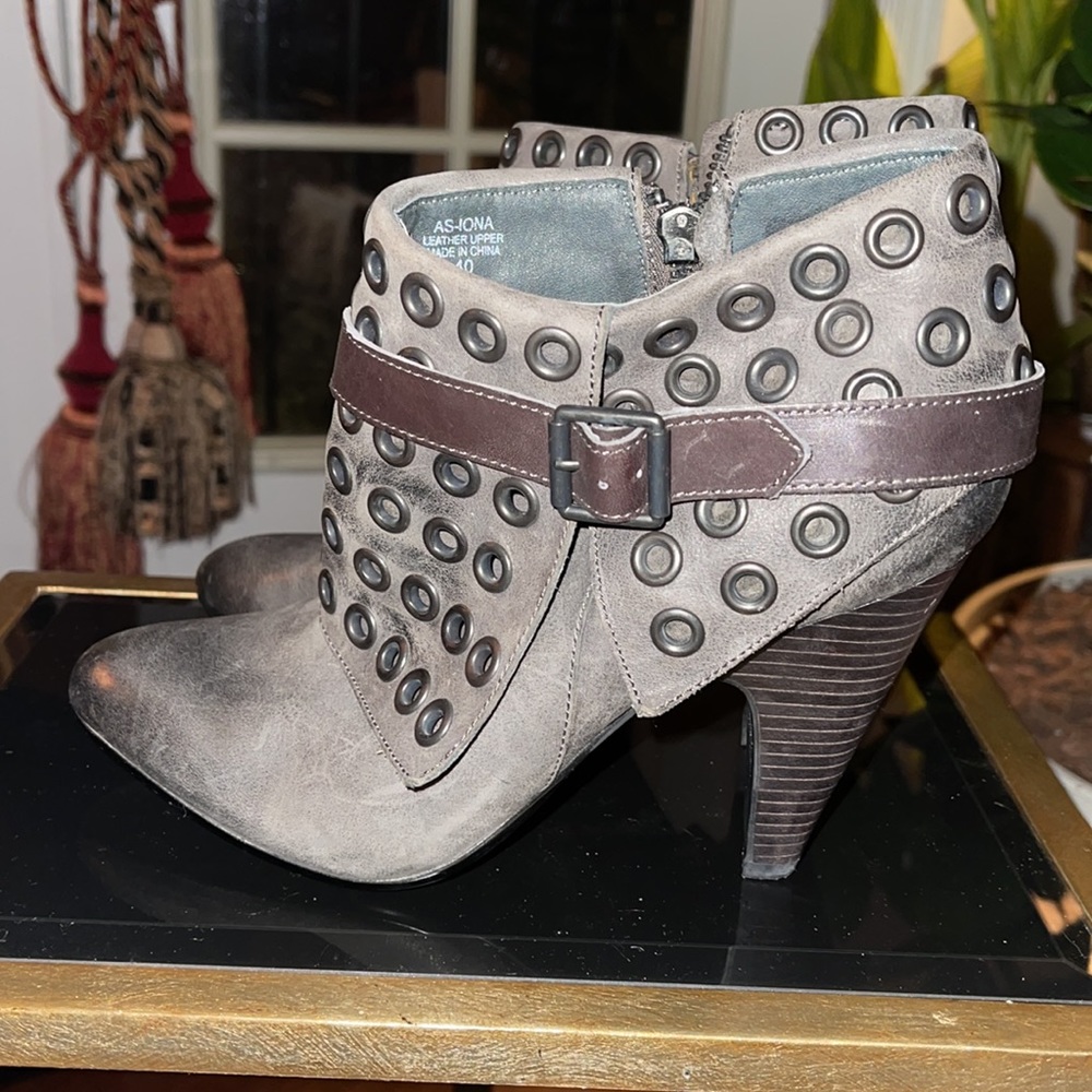 Ash Shoes | Ash Iona Grommet-Embellished Leather Ankle Boots - Picture 2 of 6